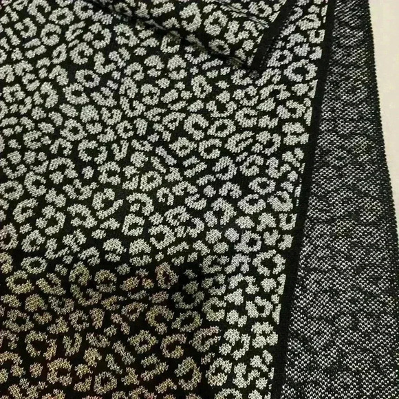 Michael kors nwt leopard print scarf holiday silver and black - Picture 9 of 14